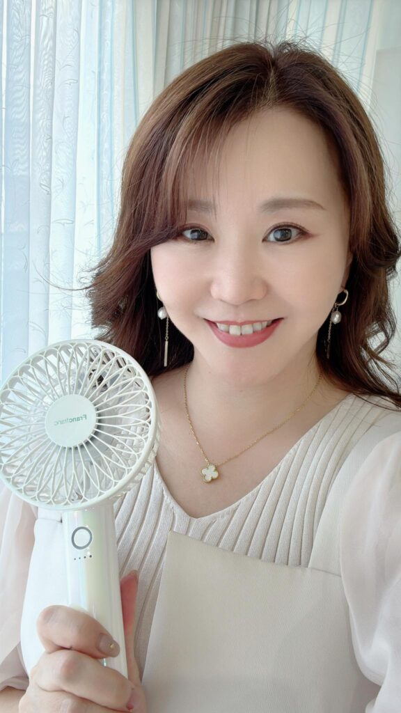 海保麻里子　Francfranc　ハンディファン　カラー診断監修