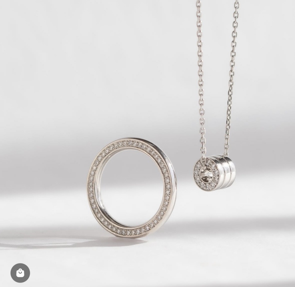 オレフィーチェ×サロン ド ルミエール「ブルべ冬に似合うジュエリーの選び方」監修