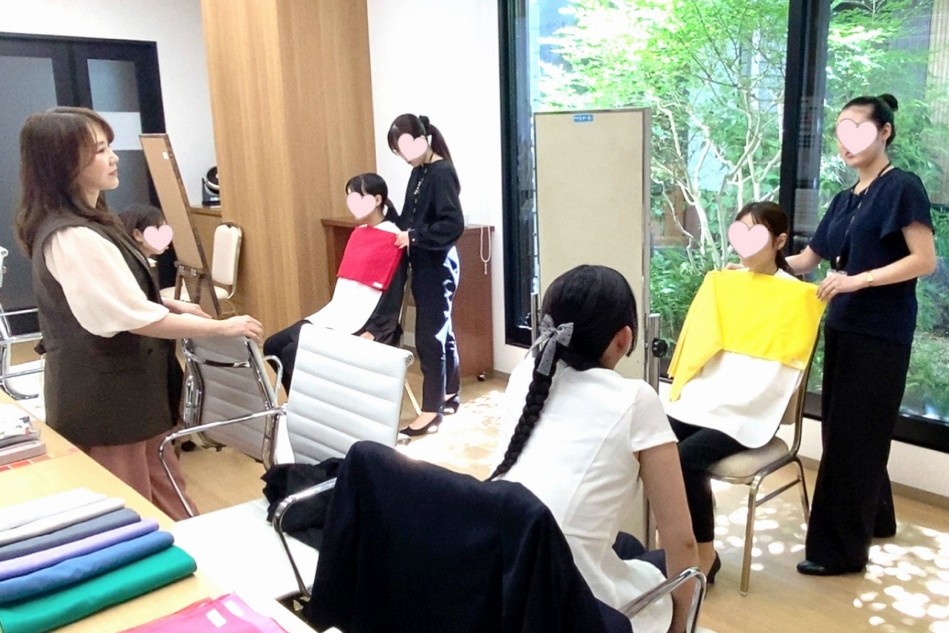 日本パーソナルカラースタイル協会®認定のブライダルパーソナルカラーコンシェルジェの資格取得対応研修風景