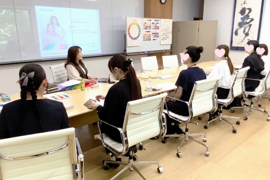 日本パーソナルカラースタイル協会®認定のブライダルパーソナルカラーコンシェルジェの資格取得対応研修風景
