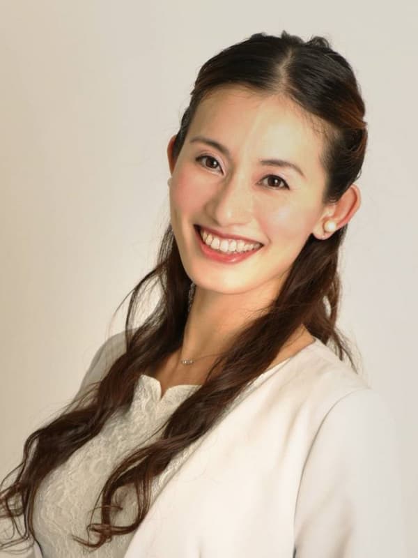 ルミエール・アカデミー 立ち居振る舞いレッスン講師 柳 真依